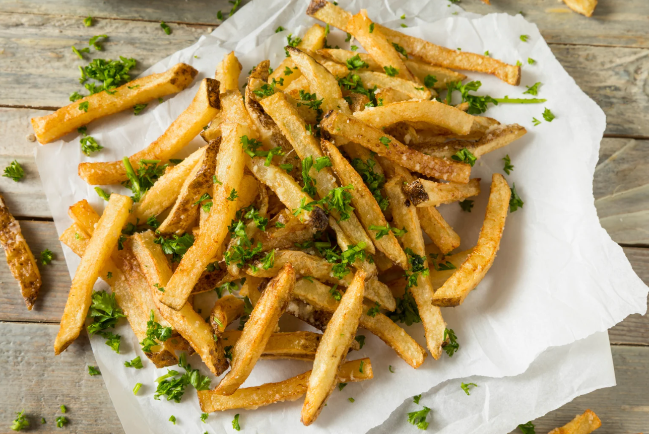 Frites met truffelmayonaise &amp; parmezaanse kaas (V)