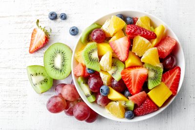 Verse fruitsalade van het seizoen