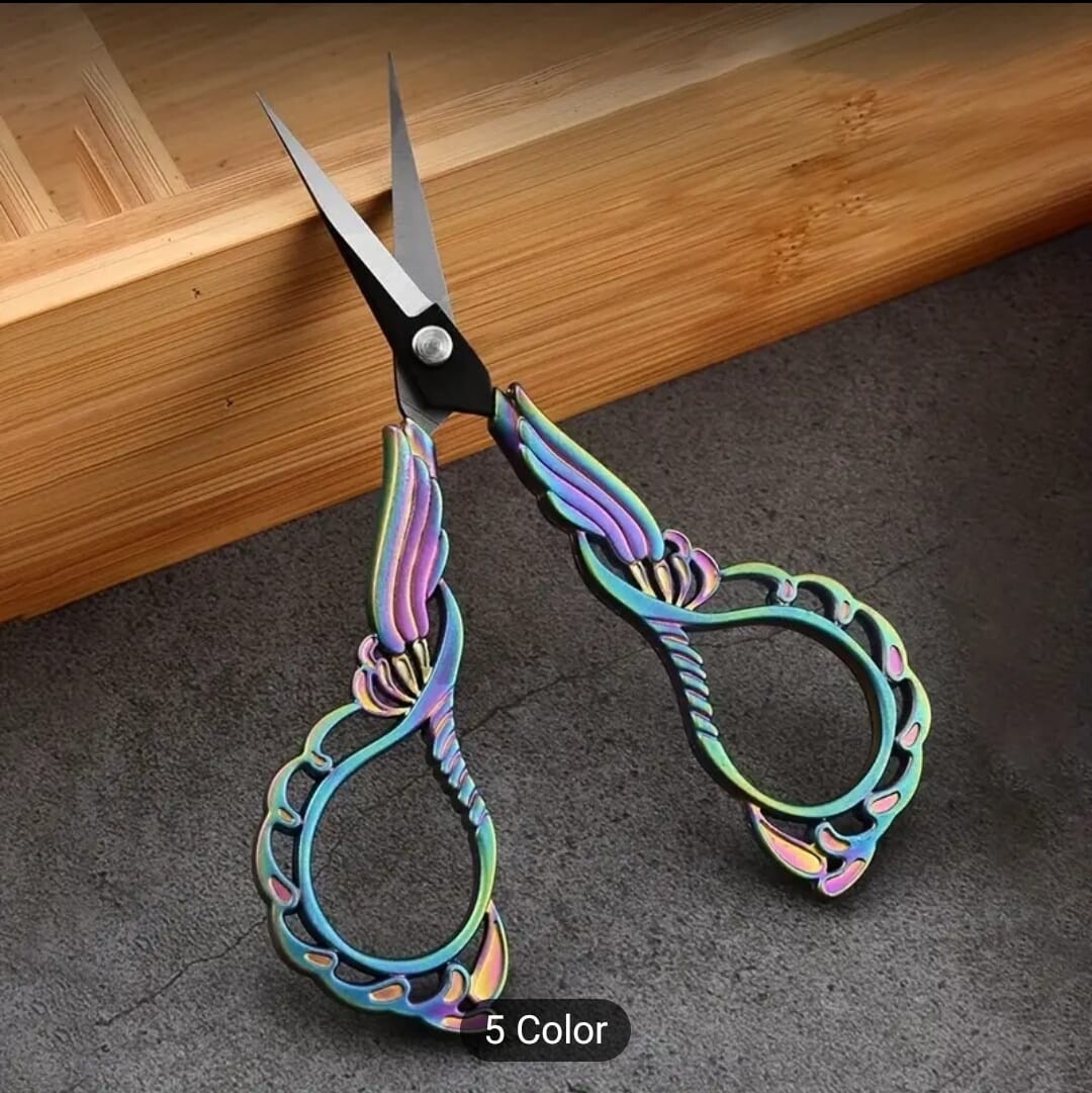 Stainless Scissor. Kéo cắt móng tip. Nhanh, gọn, bén, vững chắc.