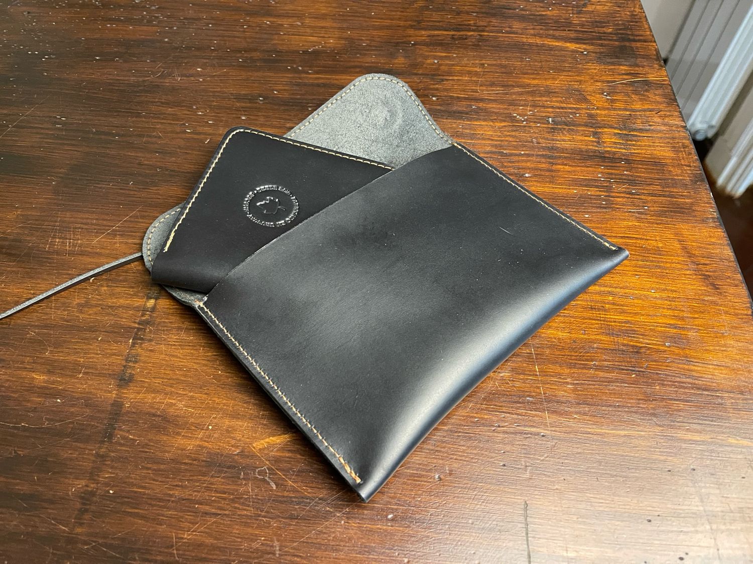 Porta pasaporte + Sobre de cuero