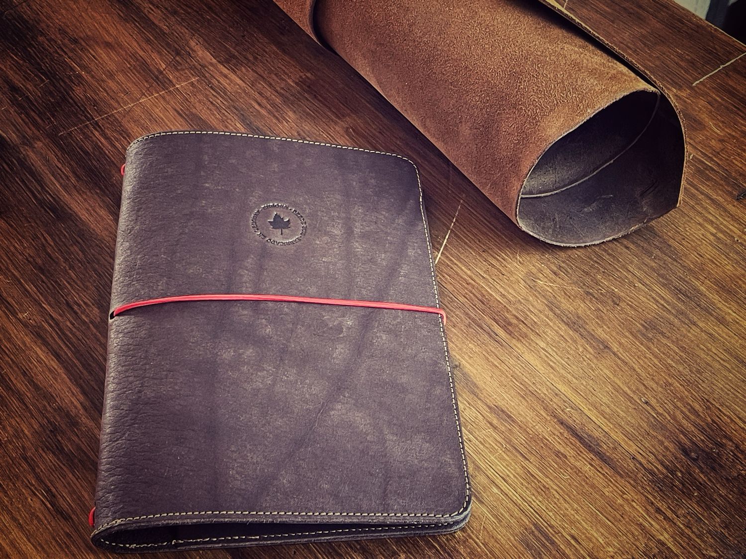 A5 Tapa de cuero NOGAL RÚSTICO con bolsillos interiores