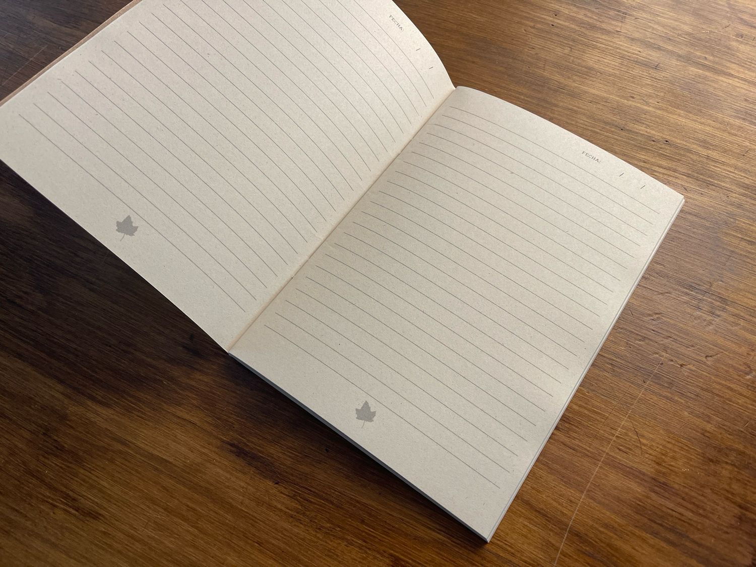 A5 - Cuaderno de hojas rayadas ( 21cm x 15cm )