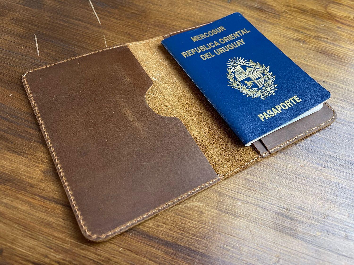 Porta pasaporte ÓXIDO ENGRASADO