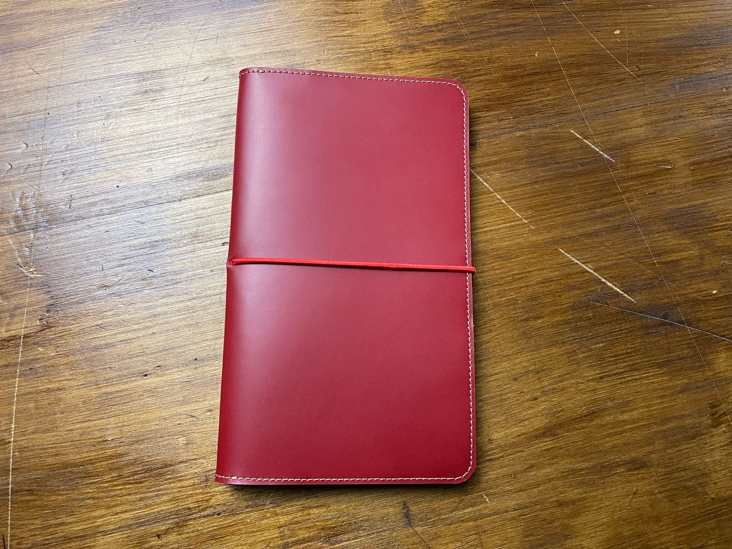 Tapa M modelo "Reporter" color rojo