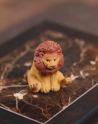 Lion Tea Pet