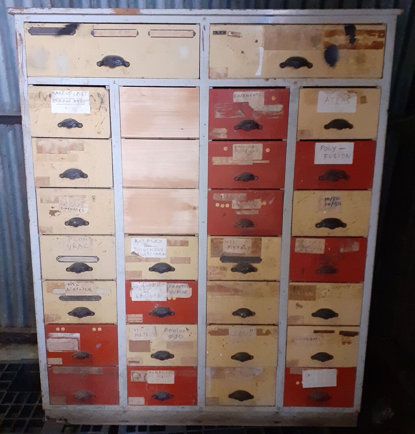 Meuble en bois a tiroir