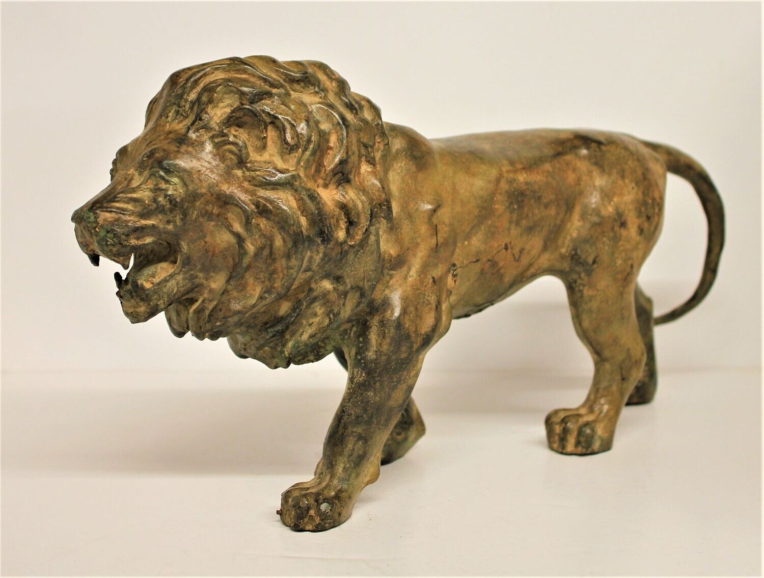 Lion rugissant - bronze de Pierre Chenet