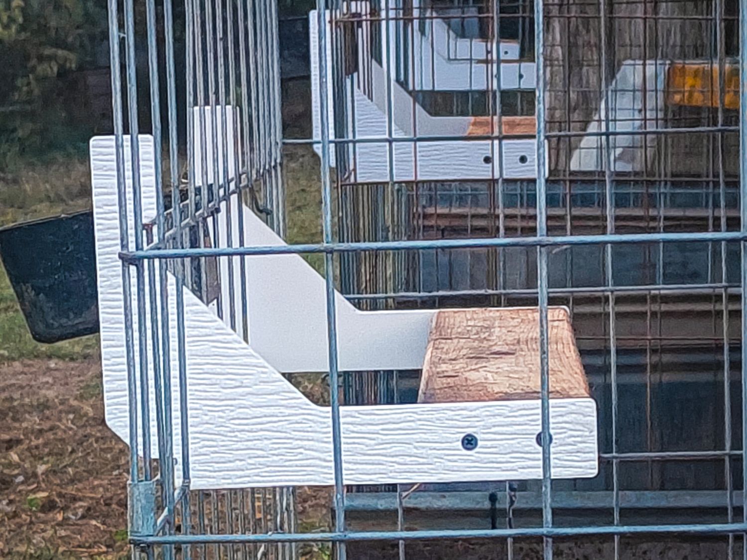 WireLock | Drop-In Platform Brackets for Gamefowl Pens