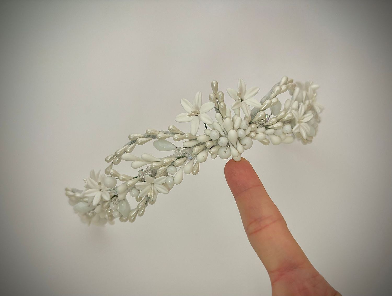 Tiara de flores de porcelana Olimpo