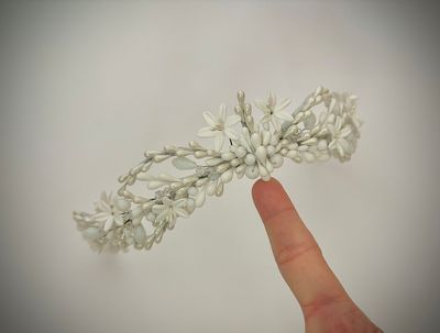 Tiara de flores de porcelana Olimpo