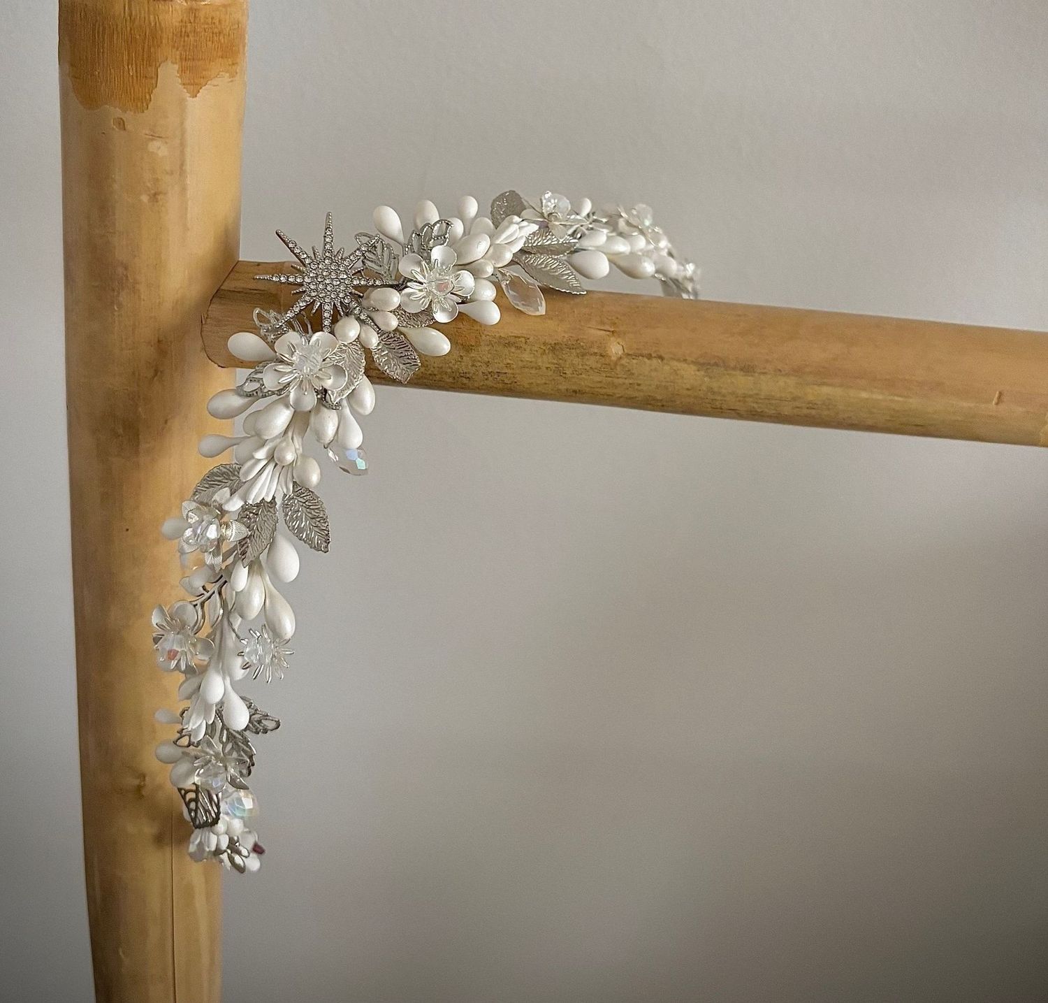 Tiara de novia Dafne