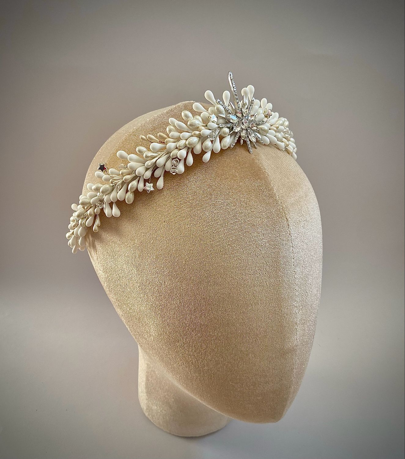 Tiara de novia de Pistilos Atenea Tiara de novia de Pistilos Atenea