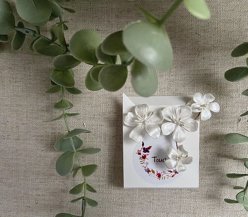 Misteriosa, Impulsiva, Real, Auténtica, Bella, Ecléctica, Leal, Libre, Armónica

La colección MIRABELLA está pensada para mujeres soñadoras, impulsivas, reales y fieles a su estilo.
Los Pendientes MIRABELLA demuestran que la armonía no está reñida con la originalidad. Perfectos para chicas auténticas con ideas claras y un estilo marcado por su personalidad.
