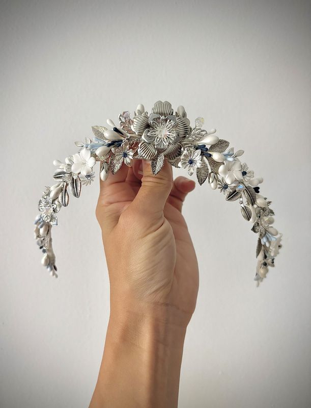 Tiara de flores para novia Isadora Tiara de flores para novia Isadora