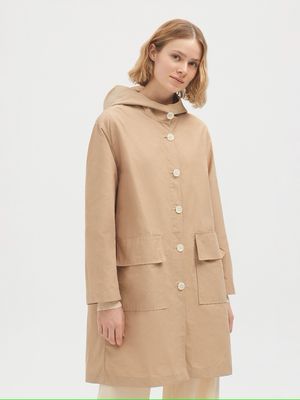 TRENCH IMPERMEABLE CON CAPUCHA