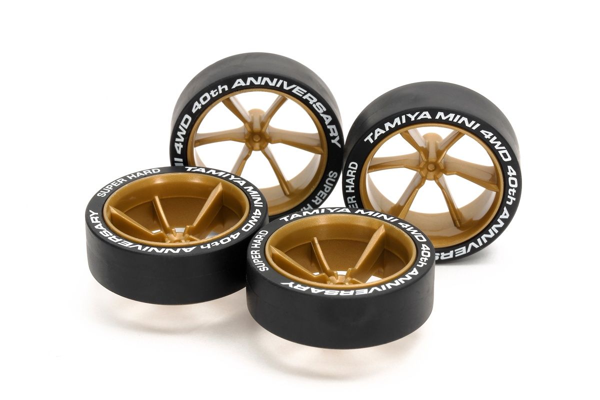 Mini 4WD 40th Anniversary Super Hard Large Diameter Low-Profile Tire and 6-Spoke Wheel Set (4pcs)