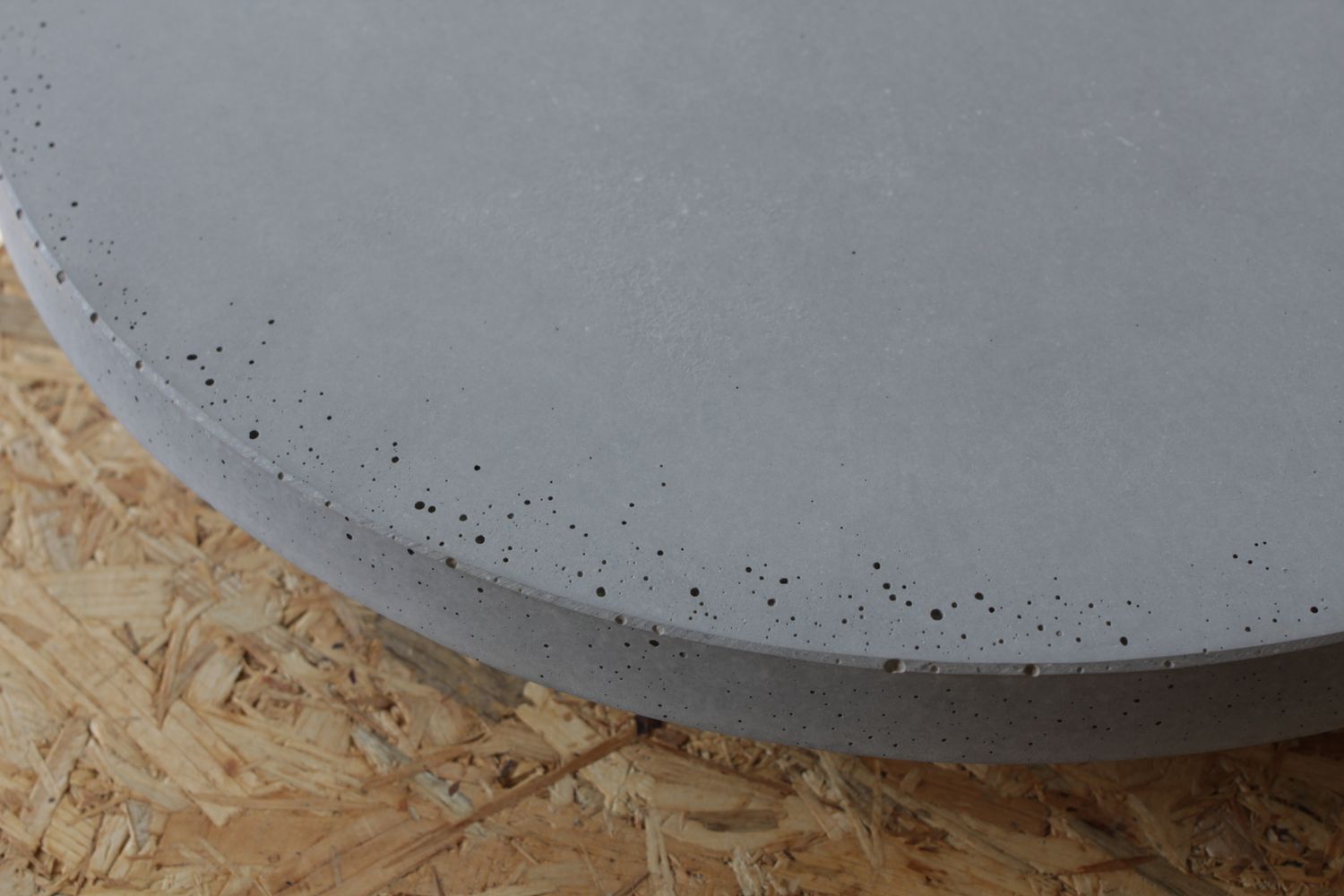 Beton Lounge Tisch, hellgrau schalungsglatt