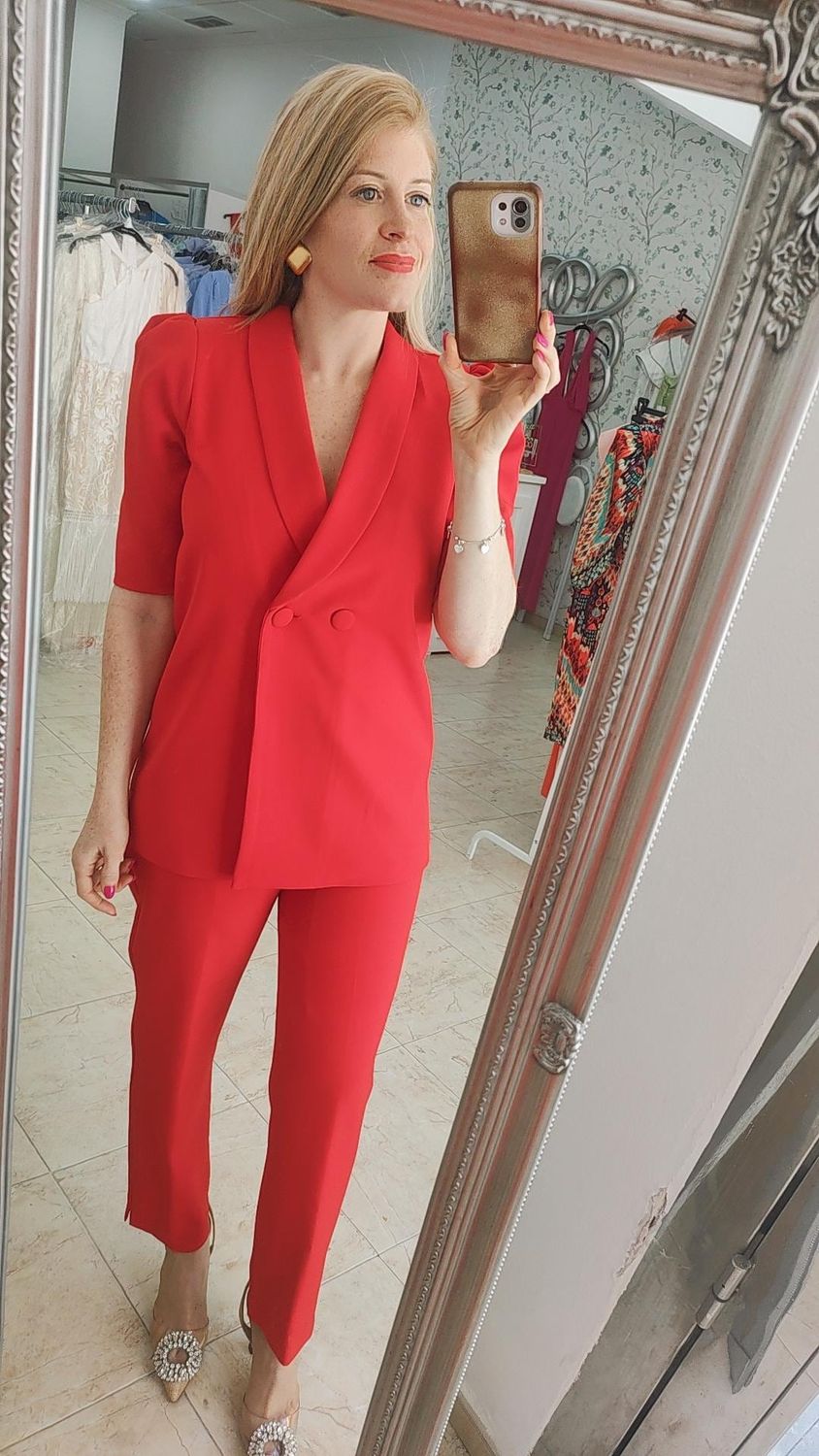 Traje rojo