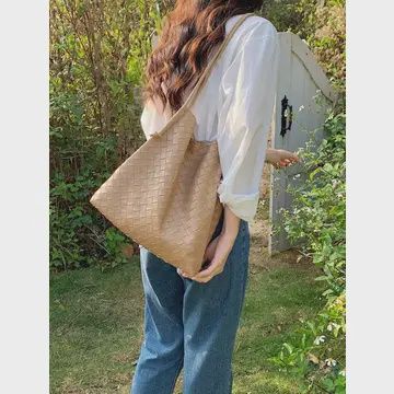 Woven Shoulder Bag with Cosmetic Pouch, Colour: 03 BROWN
