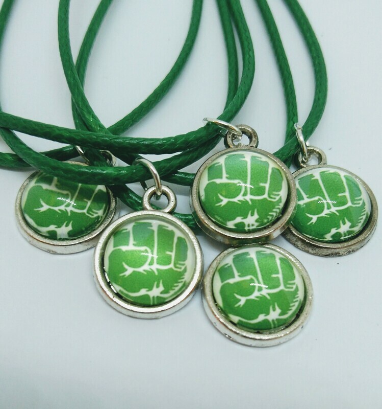 Collane a tema ciondolo cabochon hulk