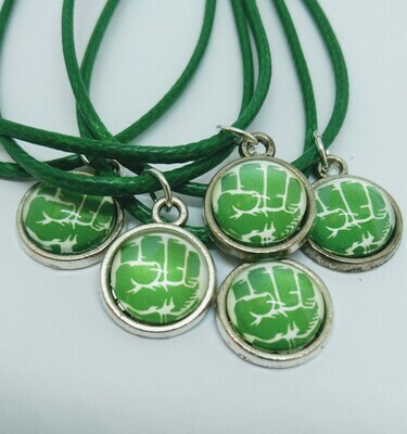 Collane a tema ciondolo cabochon hulk