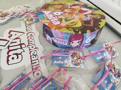 Torta finta base polistirolo lecca lecca chupa chups scenografica Winx