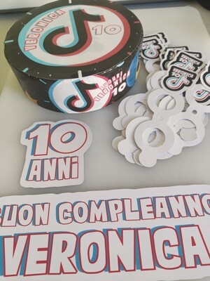 Torta finta base polistirolo lecca lecca chupa chups scenografica Tik Tok