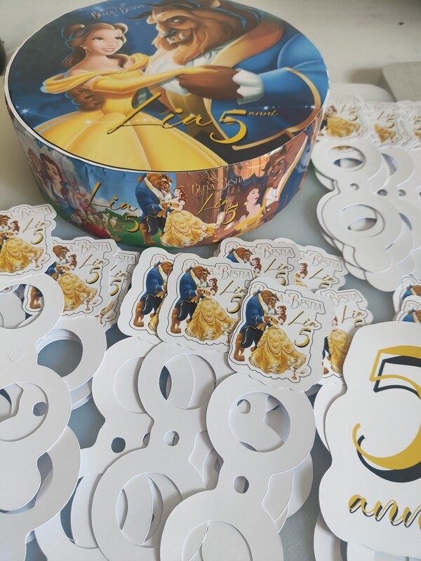 Torta finta base polistirolo lecca lecca chupa chups scenografica la Bella e la Bestia