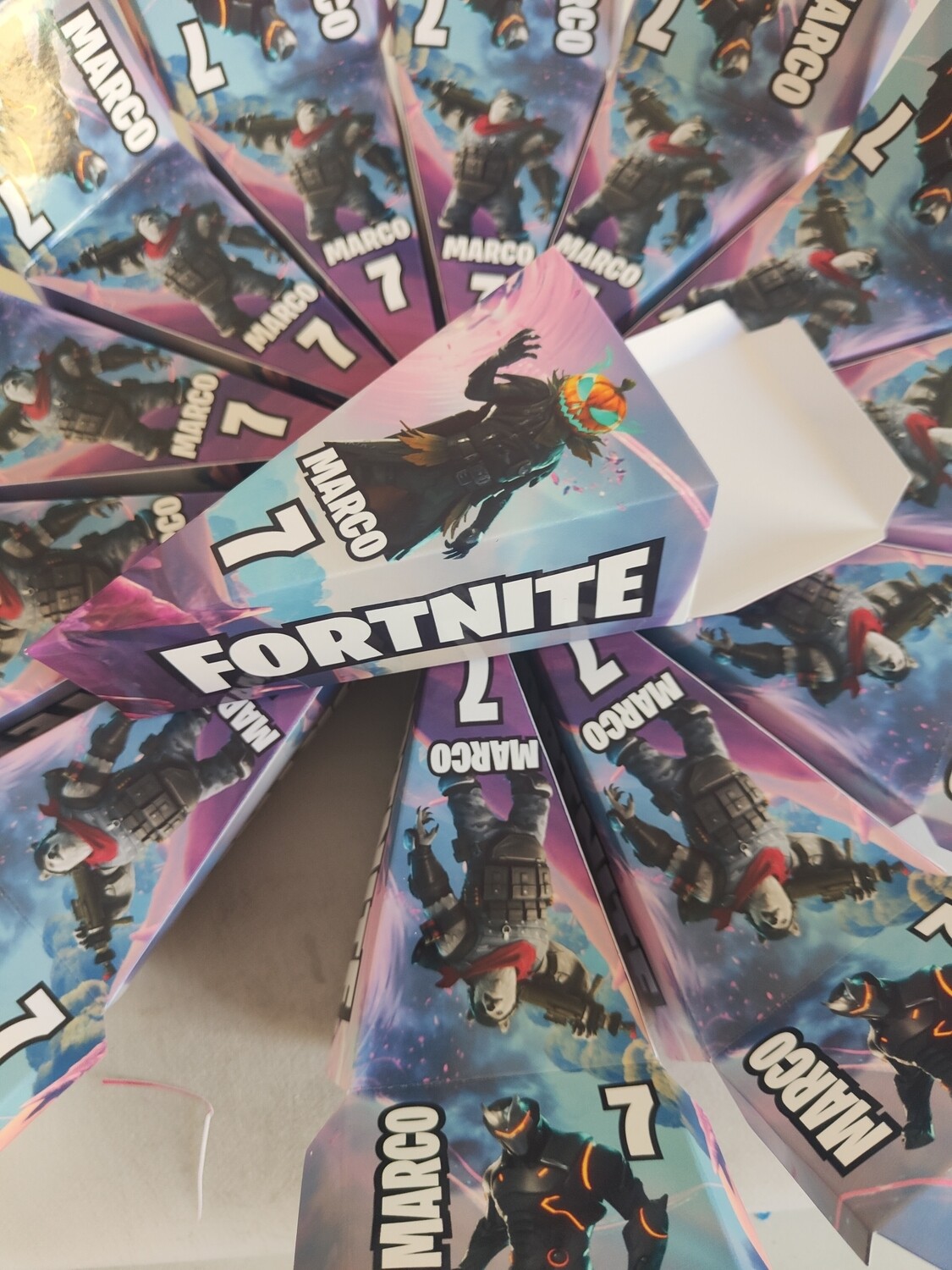 12 scatoline gadget caramelle bomboniere forma fetta di torta scenografica fortnite