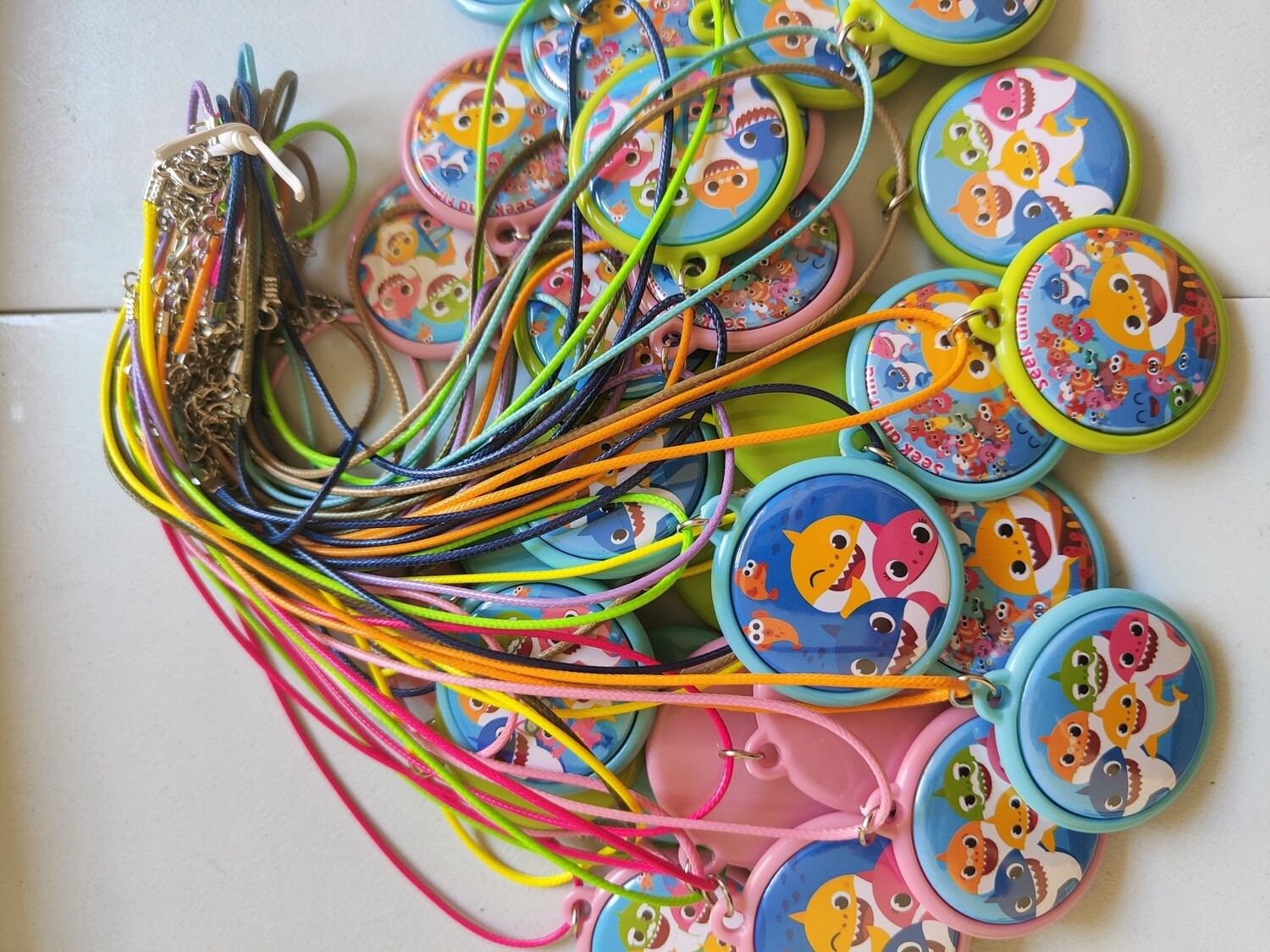 collane baby shark personalizzabili regalini fine festa