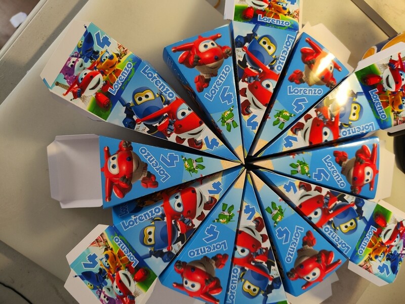 12 scatoline gadget caramelle bomboniere forma fetta di torta scenografica wings aeroplani