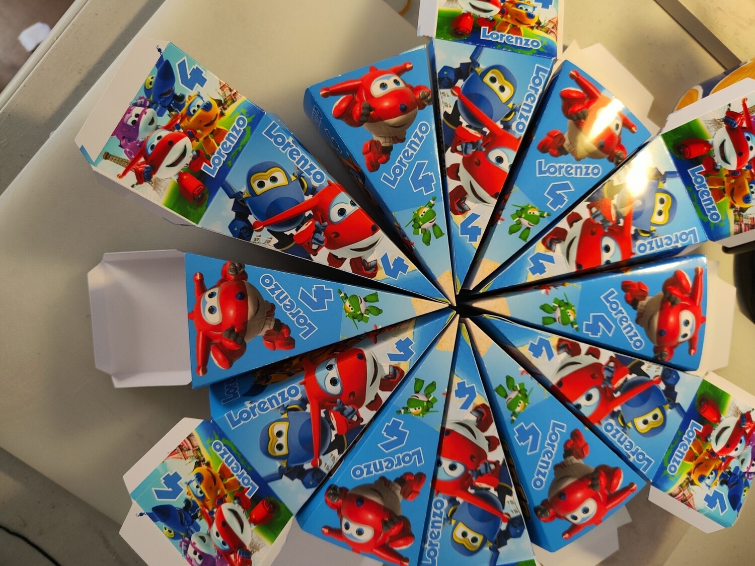 12 scatoline gadget caramelle bomboniere forma fetta di torta scenografica wings aeroplani