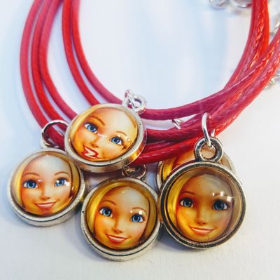 Collane a tema ciondolo cabochon barbie
