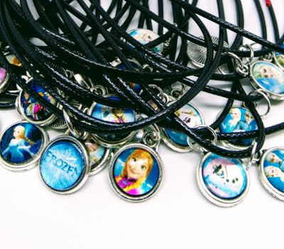 Collane a tema ciondolo cabochon anna elsa frozen