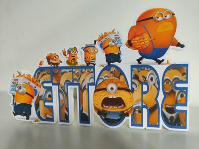 sagoma scritta nome in polistirolo personalizza centrotavola Minions