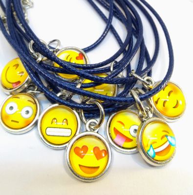 Collanine ciondolo cabochon personalizzabili regalini festa emoji faccine emozioni