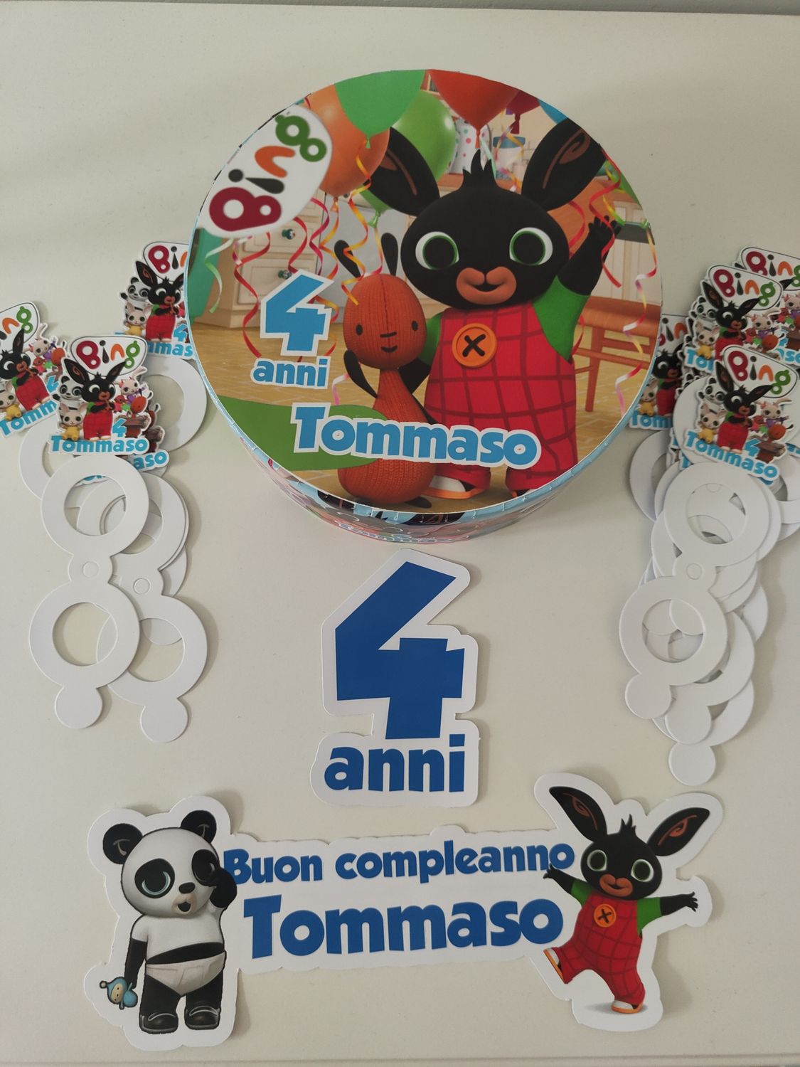 Torta finta Chupa Chups Bing polistirolo scenografica personalizzata