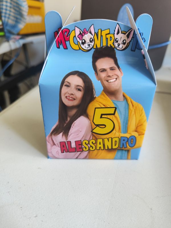 1 Scatolina Me contro Te personalizza porta regalini confetti fine festa