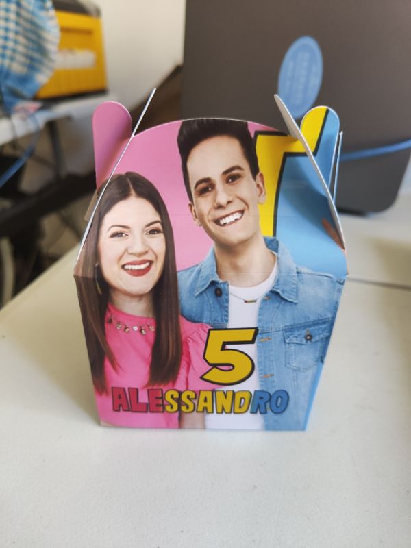 1 Scatolina Me contro Te personalizza porta regalini confetti fine festa