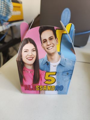 1 Scatolina Me contro Te personalizza porta regalini confetti fine festa