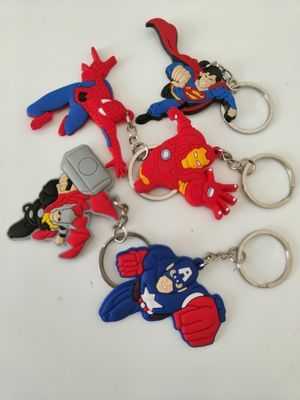 10 portachiavi zaino scuola Avengers in PVC regalini fine festa