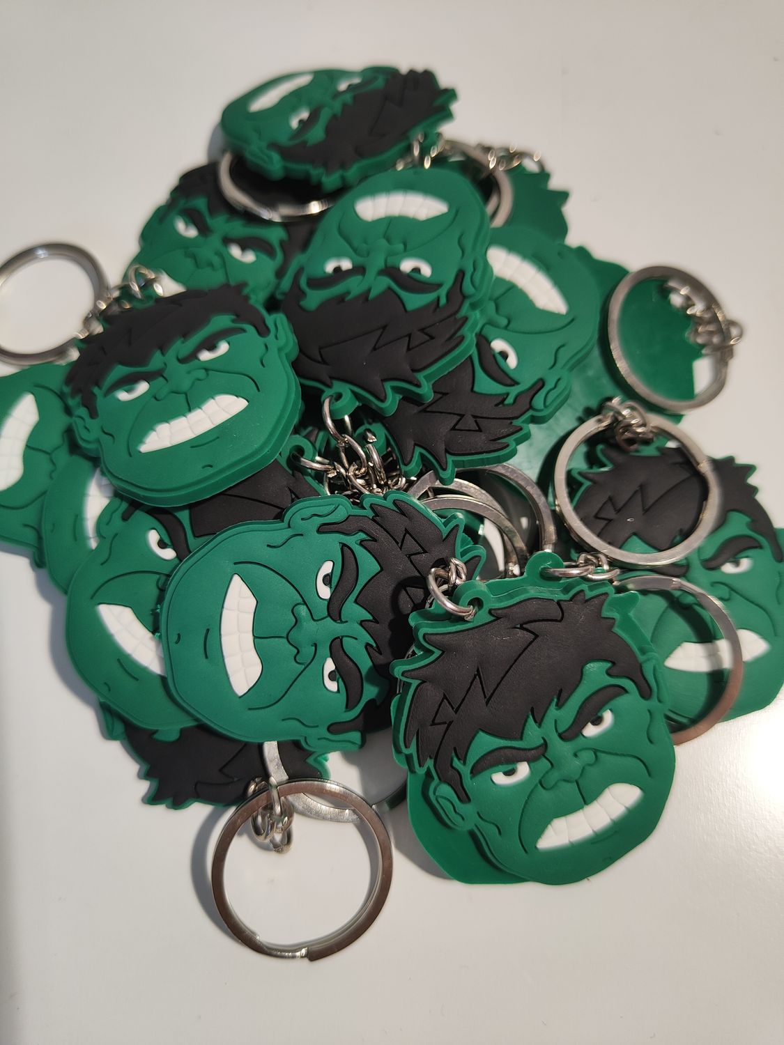 10 portachiavi zaino scuola Hulk in PVC regalini fine festa
