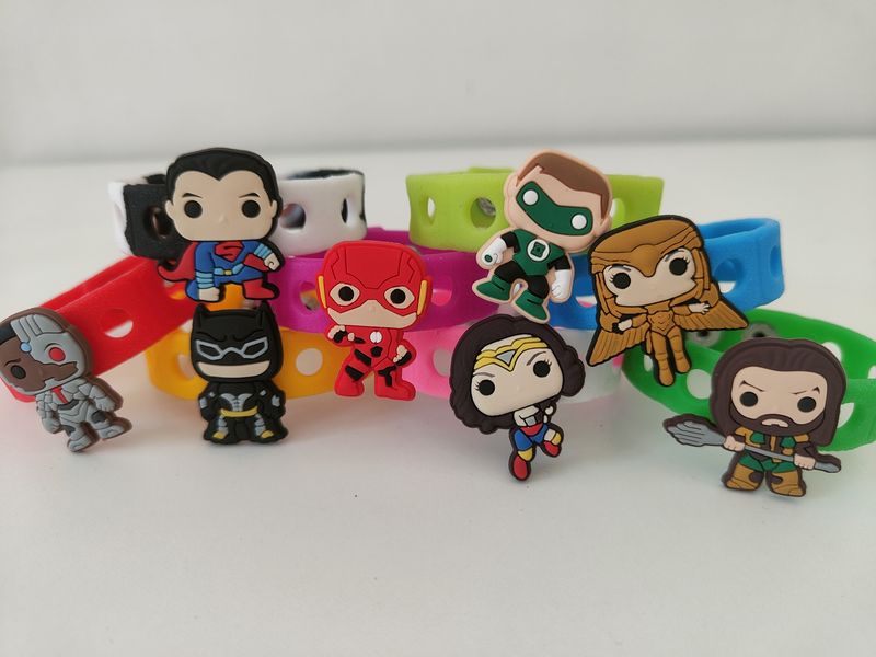 10 Bracciali in gomma personaggi 2D Avengers regali fine festa