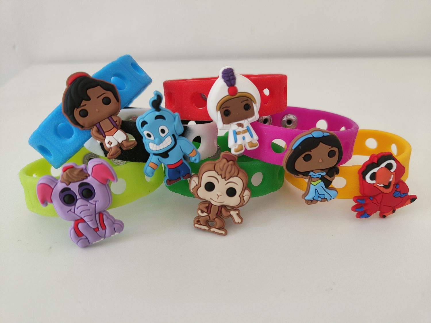 10 Bracciali in gomma personaggi 2D Aladdin regali fine festa
