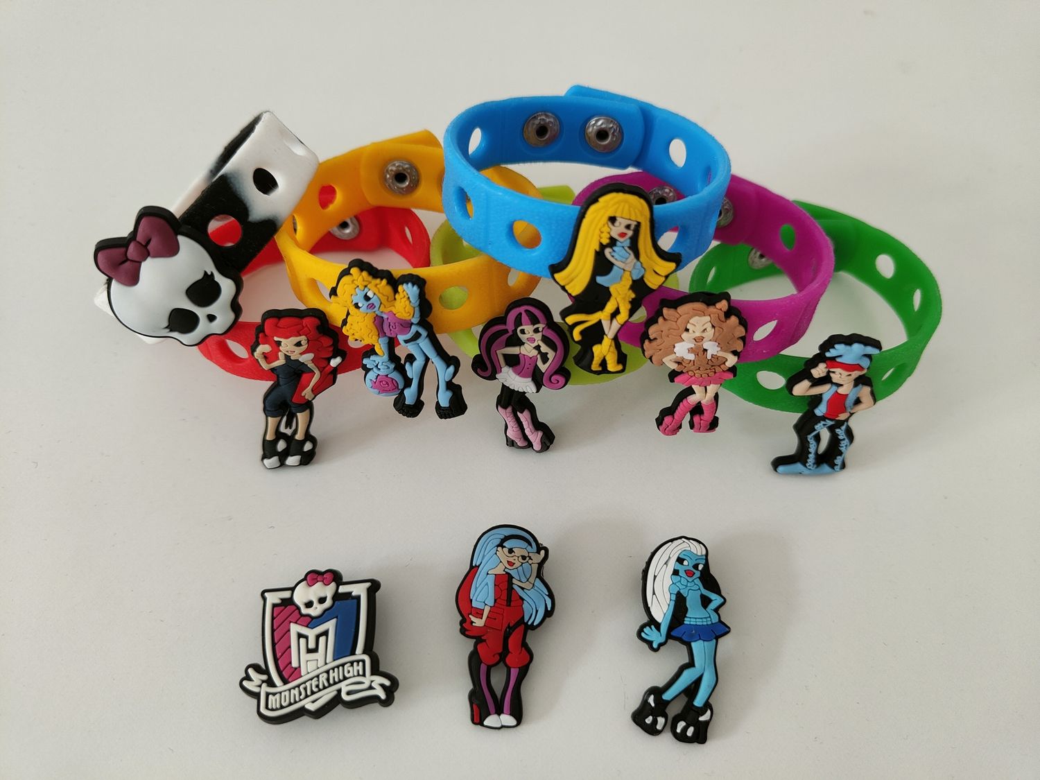 10 Bracciali in gomma personaggi 2D Monster High regali fine festa