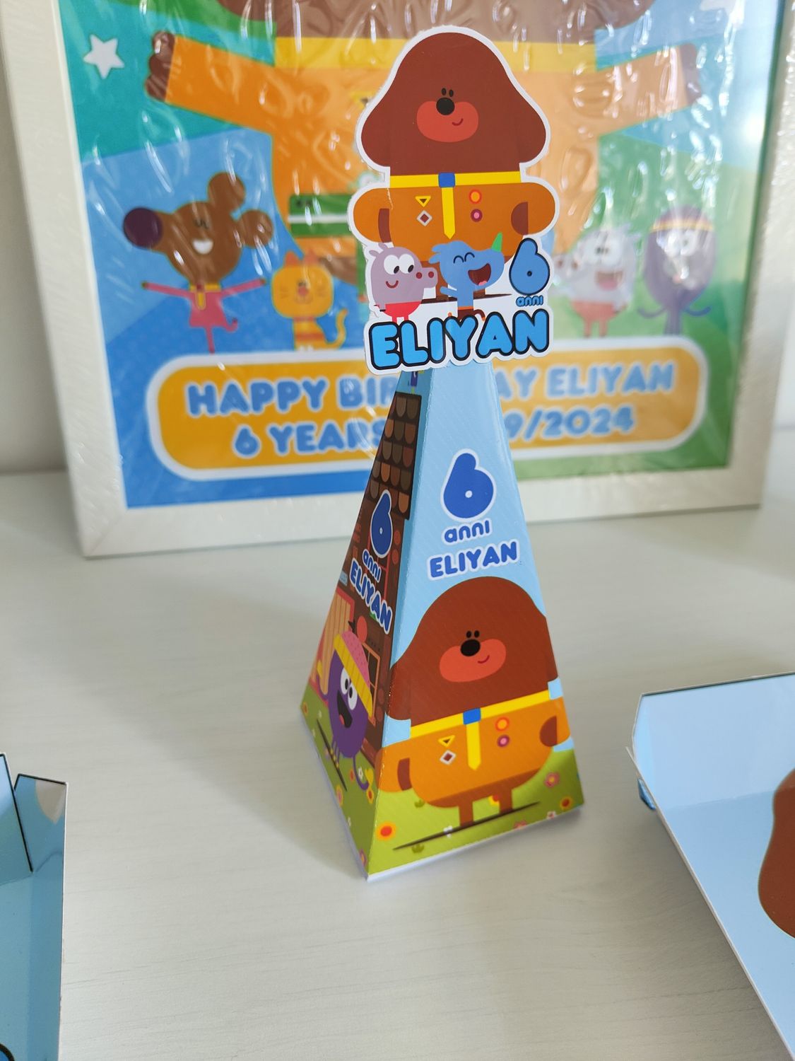 Scatolina piramide Hey Duggee personalizza porta regalo confetti