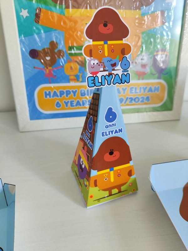 Scatolina piramide Hey Duggee personalizza porta regalo confetti