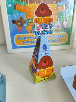 Scatolina piramide Hey Duggee personalizza porta regalo confetti