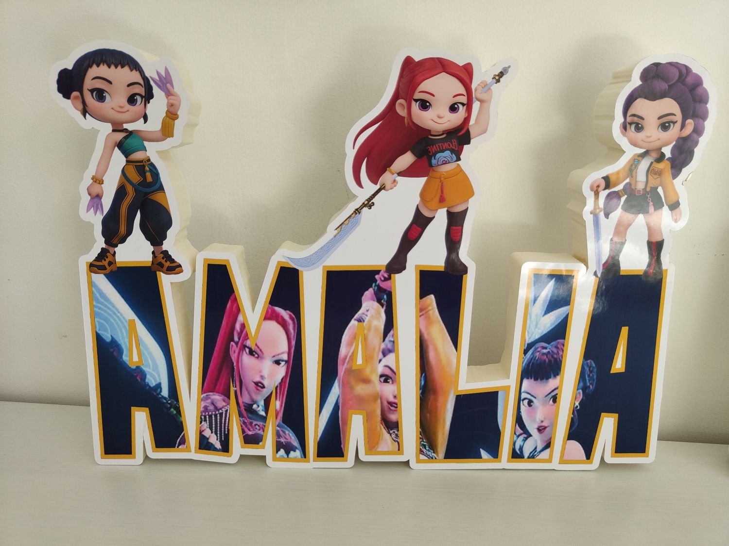 Sagoma scritta nome polistirolo a tema k pop personalizzata