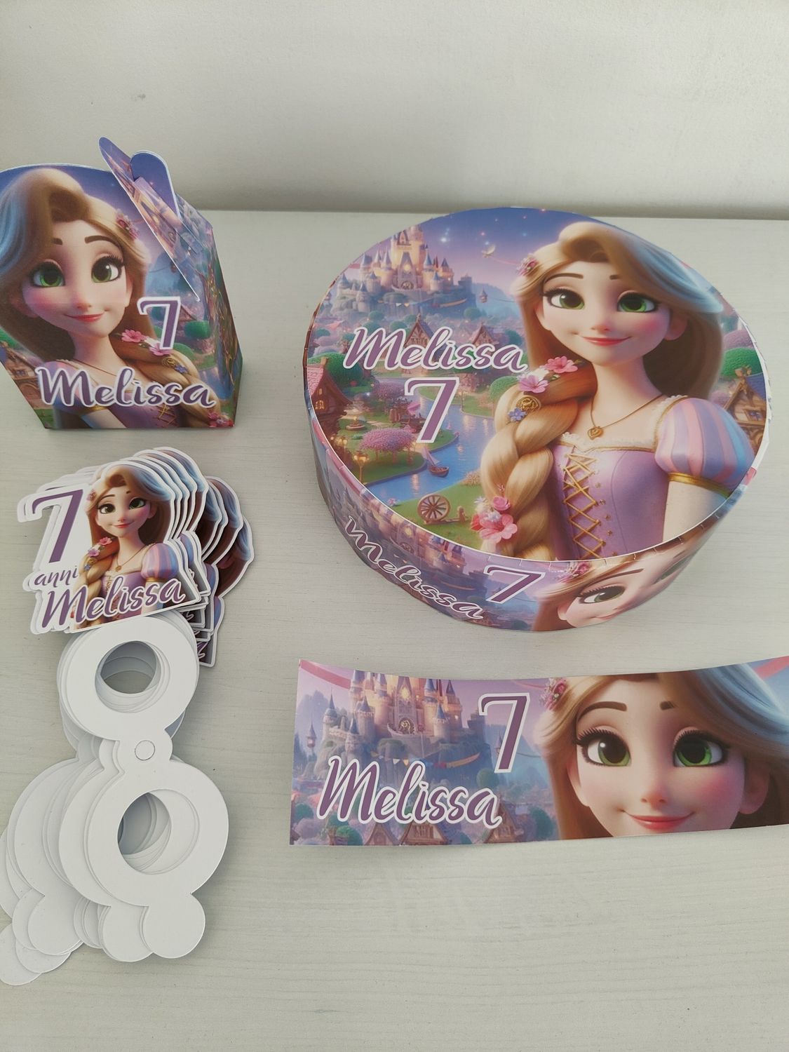 Torta finta Chupa Chups Rapunzel polistirolo personalizzata